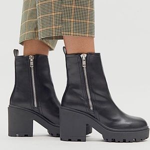 🆕 **NEW IN BOX** Urban Outfitters Chunky Double Zip Boots